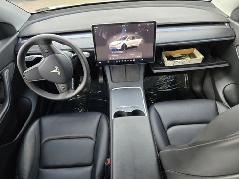 Used 2022 Tesla Model Y Long Range image 13