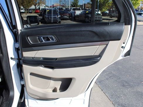 Used 2018 Ford Explorer XLT image 24