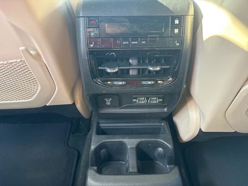 Used 2023 Jeep Grand Cherokee L Limited AWD/4WD image 25