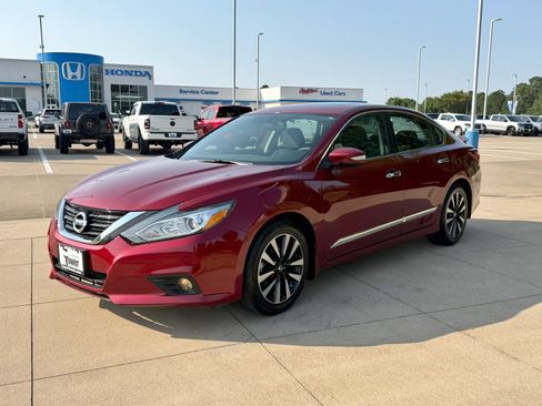 Used 2018 Nissan Altima 2.5 SV w/ 2.5 SV Technology Package FWD image 3