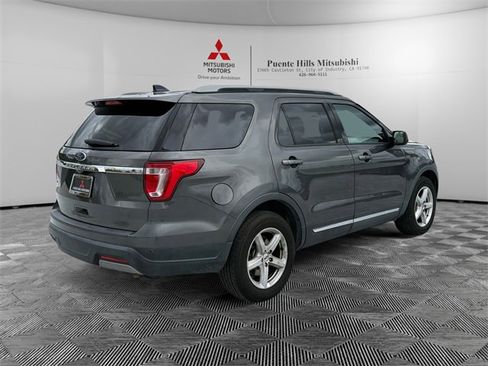 Used 2019 Ford Explorer XLT image 5