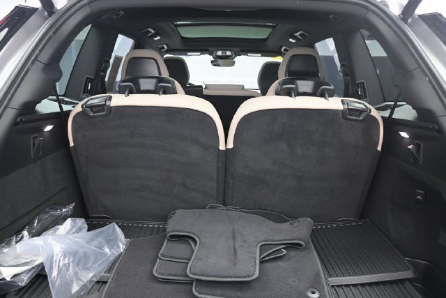 Used 2026 Volvo XC90 B6 Plus w/ Protection Package Premier AWD/4WD image 30