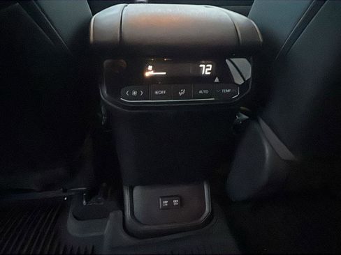 Used 2021 Toyota Highlander XLE image 22