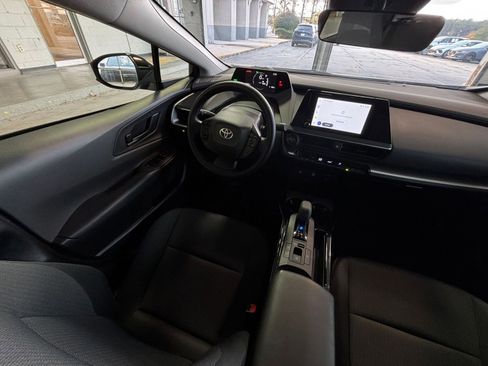 Used 2025 Toyota Prius LE image 35