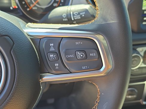 Used 2023 Jeep Gladiator Overland image 30