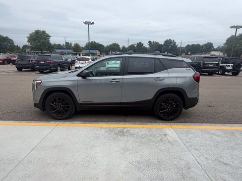 Used 2023 GMC Terrain SLE w/ Driver Convenience Package AWD/4WD image 11