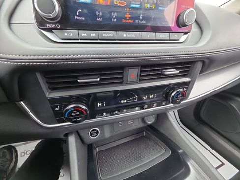 Used 2023 Nissan Rogue SV w/ SV Premium B Package image 18