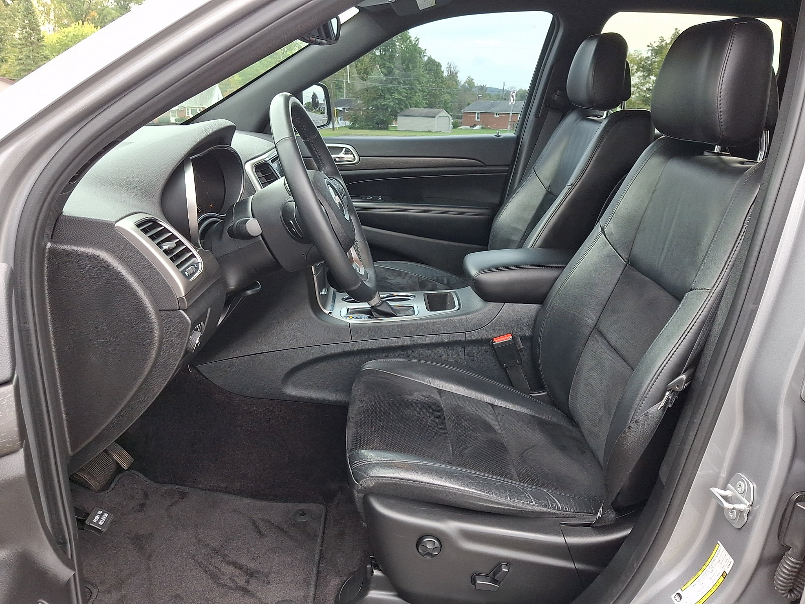 Used 2018 Jeep Grand Cherokee Altitude AWD/4WD image 13