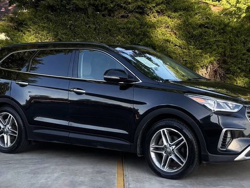 Used 2017 Hyundai Santa Fe FWD image 3