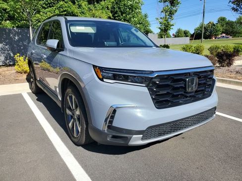 Used 2023 Honda Pilot Elite image 3