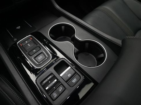 Certified 2025 Honda Pilot Touring image 18