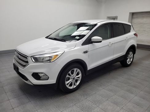 Used 2019 Ford Escape SE FWD image 2