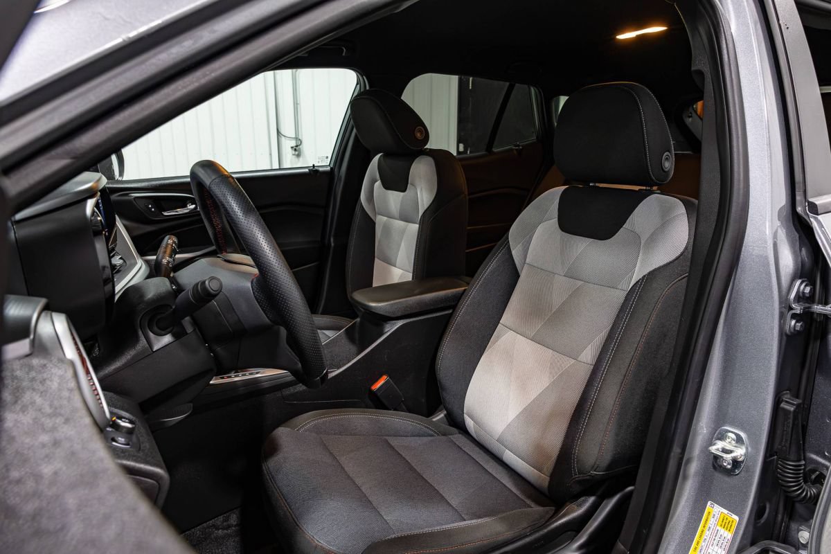 Used 2025 Chevrolet Trax RS w/ Driver Confidence Package FWD image 8