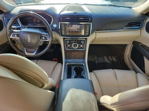 Used 2017 Lincoln Continental Select image 17
