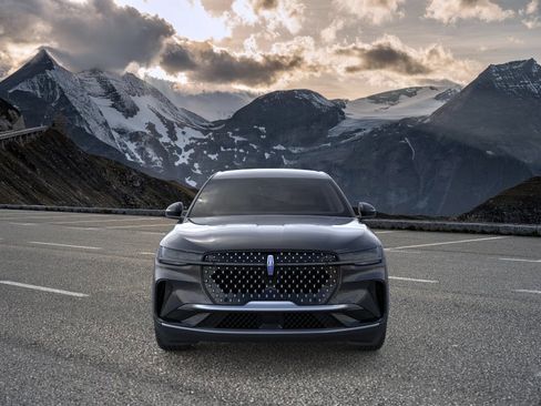 New 2026 Lincoln Nautilus Premier AWD/4WD image 6