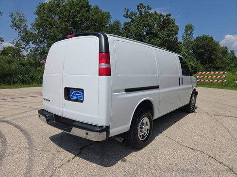 Used 2020 Chevrolet Express 3500 w/ Driver Convenience Package RWD image 6