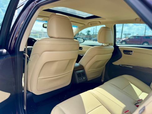 Used 2013 Toyota Avalon Limited w/ Technology Pkg image 3