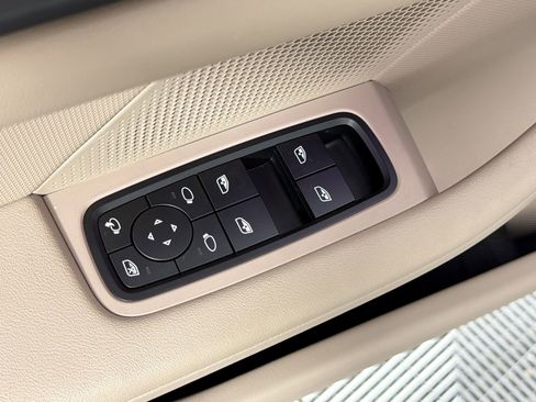 Certified 2022 Porsche Taycan image 13