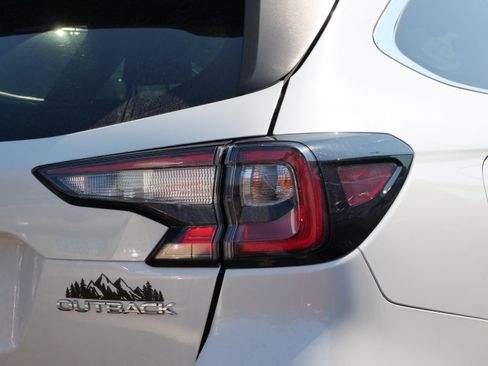 Used 2020 Subaru Outback Premium w/ Popular Package #1 AWD/4WD image 8