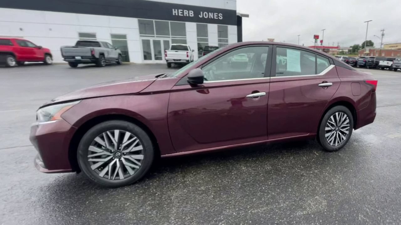 Used 2025 Nissan Altima 2.5 SV FWD image 4