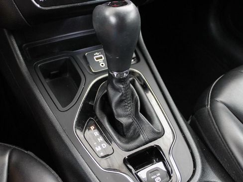 Used 2020 Jeep Cherokee Latitude Plus FWD image 35