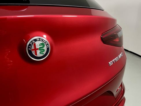 Used 2023 Alfa Romeo Stelvio Veloce image 16