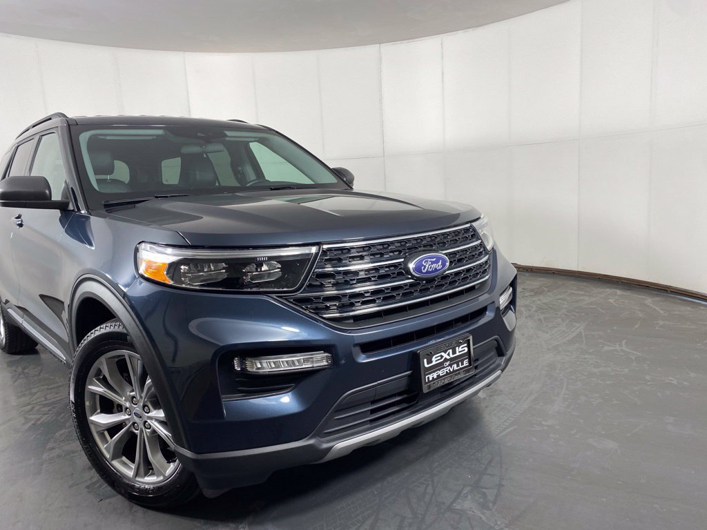 Used 2024 Ford Explorer XLT w/ Equipment Group 202A AWD/4WD image 3