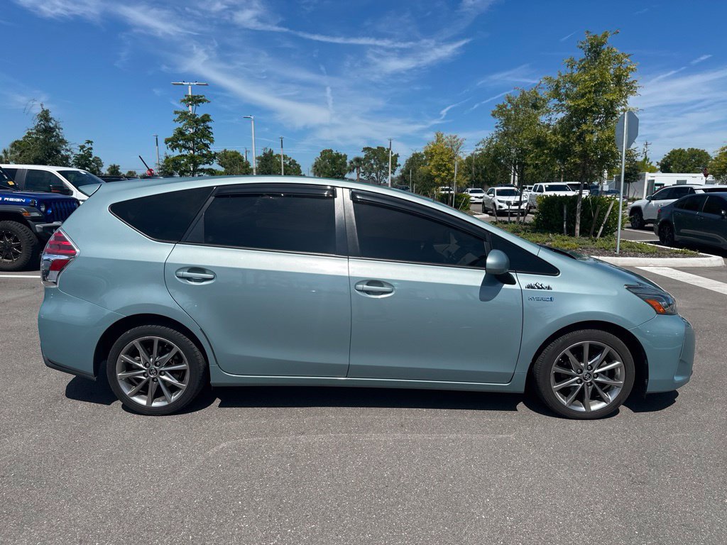 Used 2017 Toyota Prius V Five FWD image 7