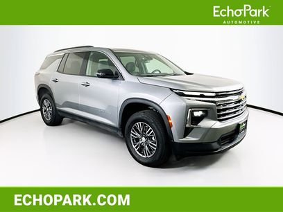 Used 2025 Chevrolet Traverse LT