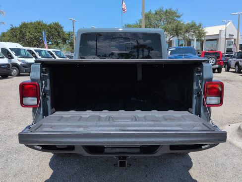 Used 2025 Jeep Gladiator Sport AWD/4WD image 13