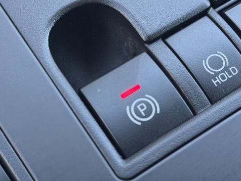 Used 2024 Toyota Highlander XLE image 29