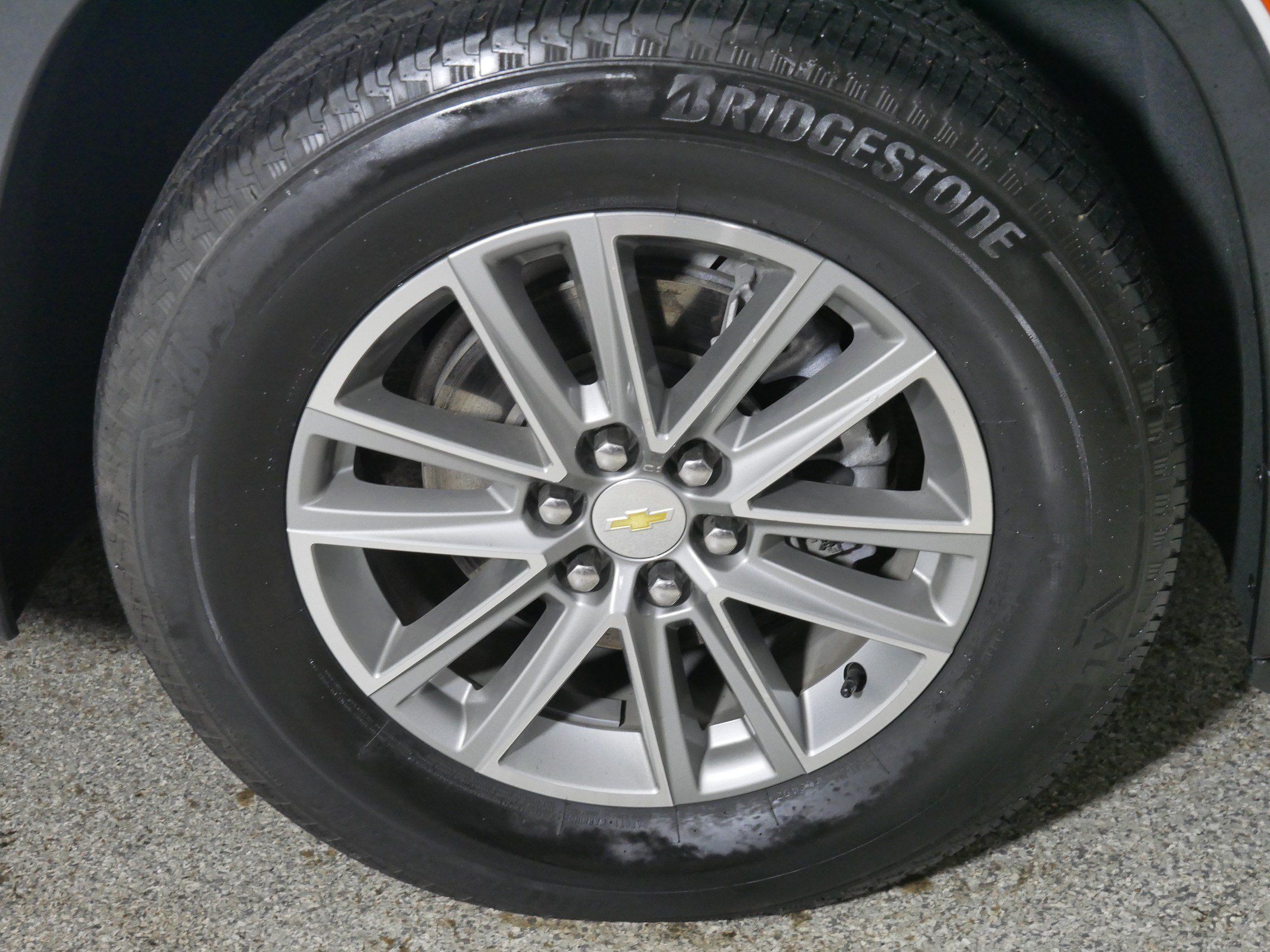 Used 2023 Chevrolet Traverse LT FWD image 15