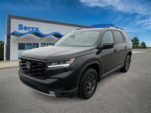 Used 2025 Honda Pilot TrailSport image 1
