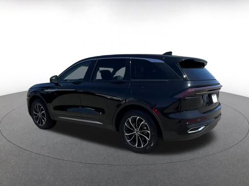 Used 2024 Lincoln Nautilus Premier image 11