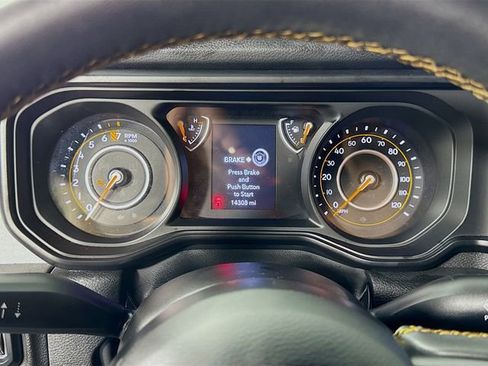 Used 2024 Jeep Gladiator Sport AWD/4WD image 12