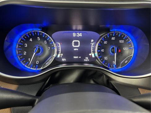 Used 2017 Chrysler Pacifica Limited FWD image 23