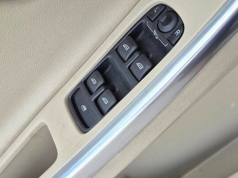 Used 2015 Volvo XC60 T5 Premier image 32