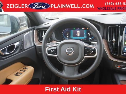 Used 2023 Volvo XC60 B5 Ultimate image 15