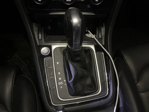 Used 2018 Volkswagen Golf SEL image 24