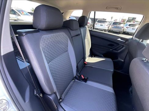 Used 2018 Volkswagen Tiguan S w/ 3rd Row Seat Package AWD/4WD image 24