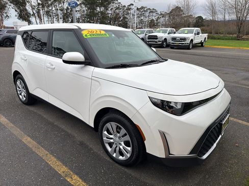 Used 2023 Kia Soul LX image 19