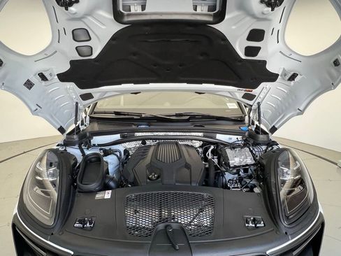 Certified 2025 Porsche Macan Turbo image 26