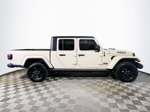 Used 2022 Jeep Gladiator Sport AWD/4WD image 9