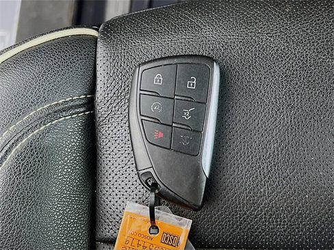 Used 2023 GMC Yukon SLT w/ SLT Premium Package image 33