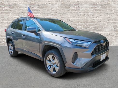 Used 2025 Toyota RAV4 LE AWD/4WD image 1