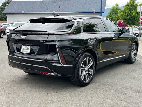 Used 2024 Cadillac Lyriq Luxury image 6