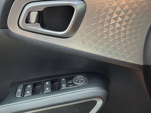 Used 2023 Kia Soul LX w/ Option Group 015 FWD image 18