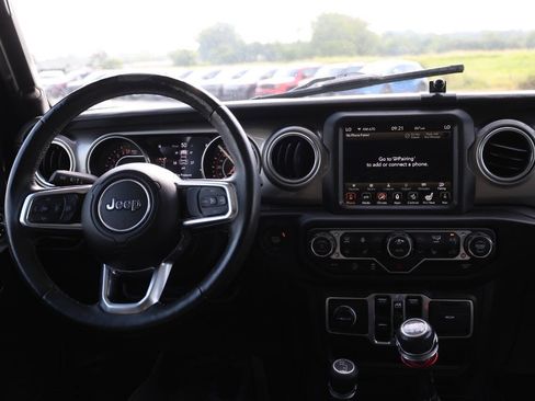 Used 2018 Jeep Wrangler Unlimited Sahara AWD/4WD image 23