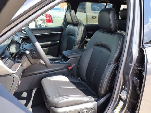 New 2026 Jeep Grand Cherokee Limited w/ Limited Altitude Package AWD/4WD image 12