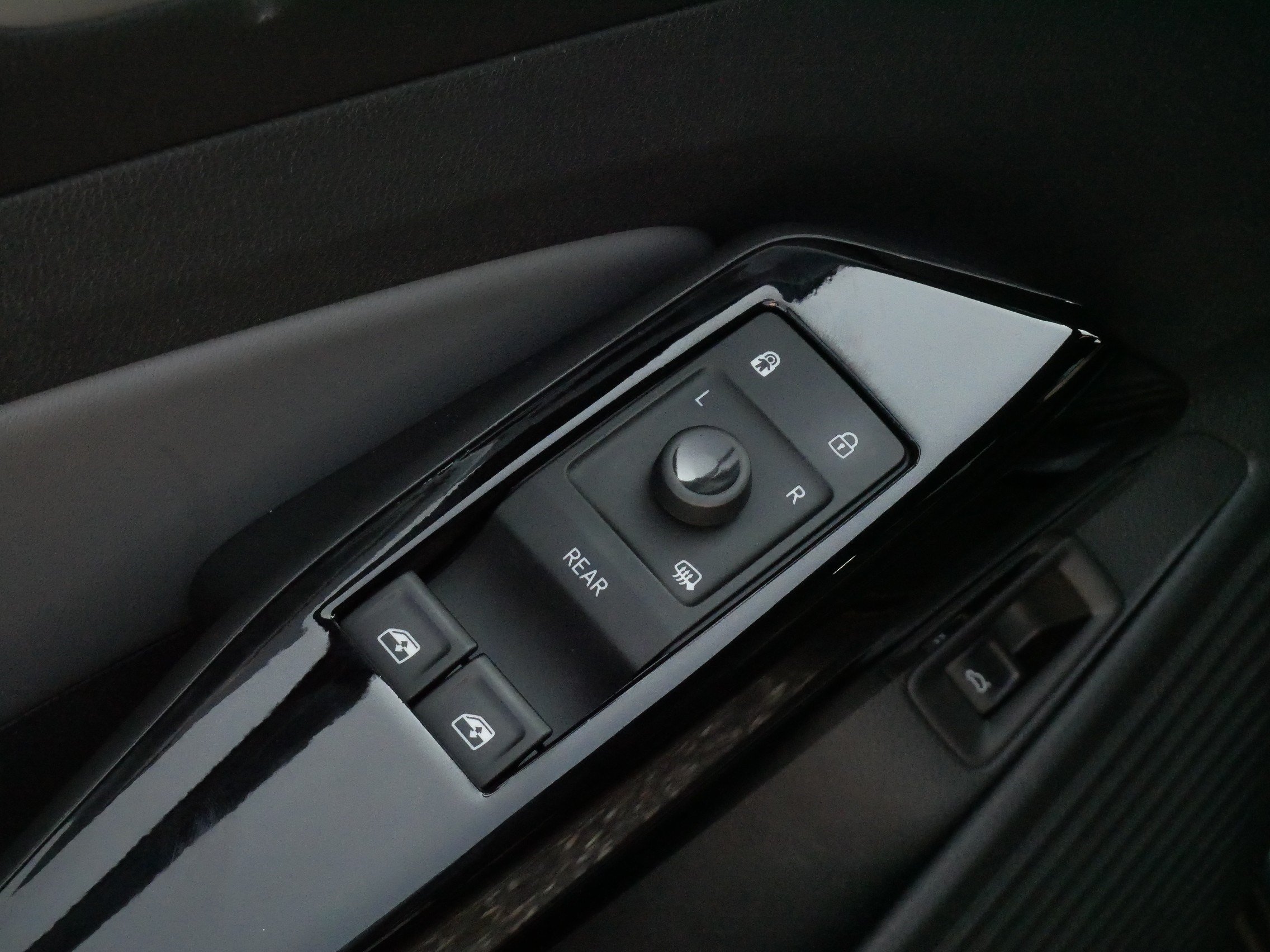 Certified 2023 Volkswagen ID.4 Pro S AWD/4WD image 14